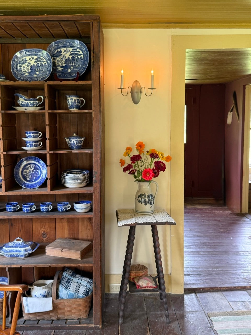 Williamsburg Keeping Room Sconce - Two Arm